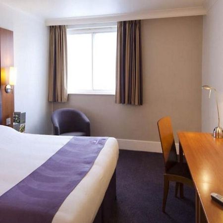 Premier Inn Godalming Exterior photo
