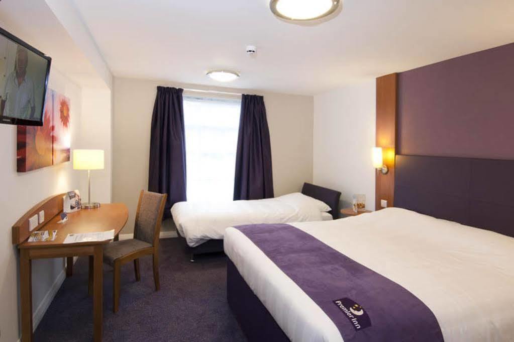 Premier Inn Godalming Exterior photo