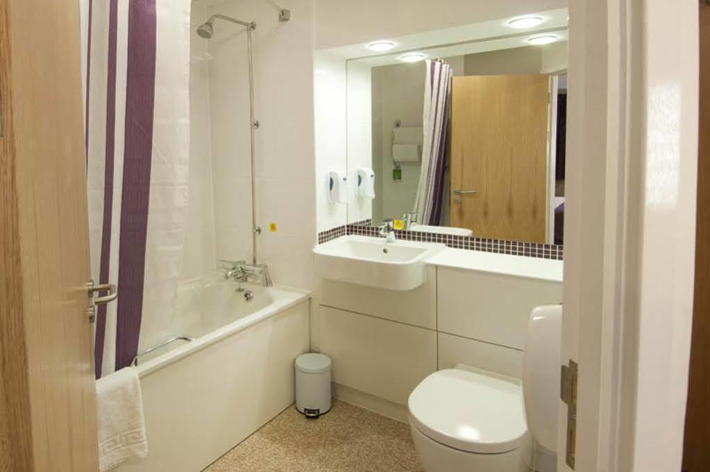 Premier Inn Godalming Exterior photo
